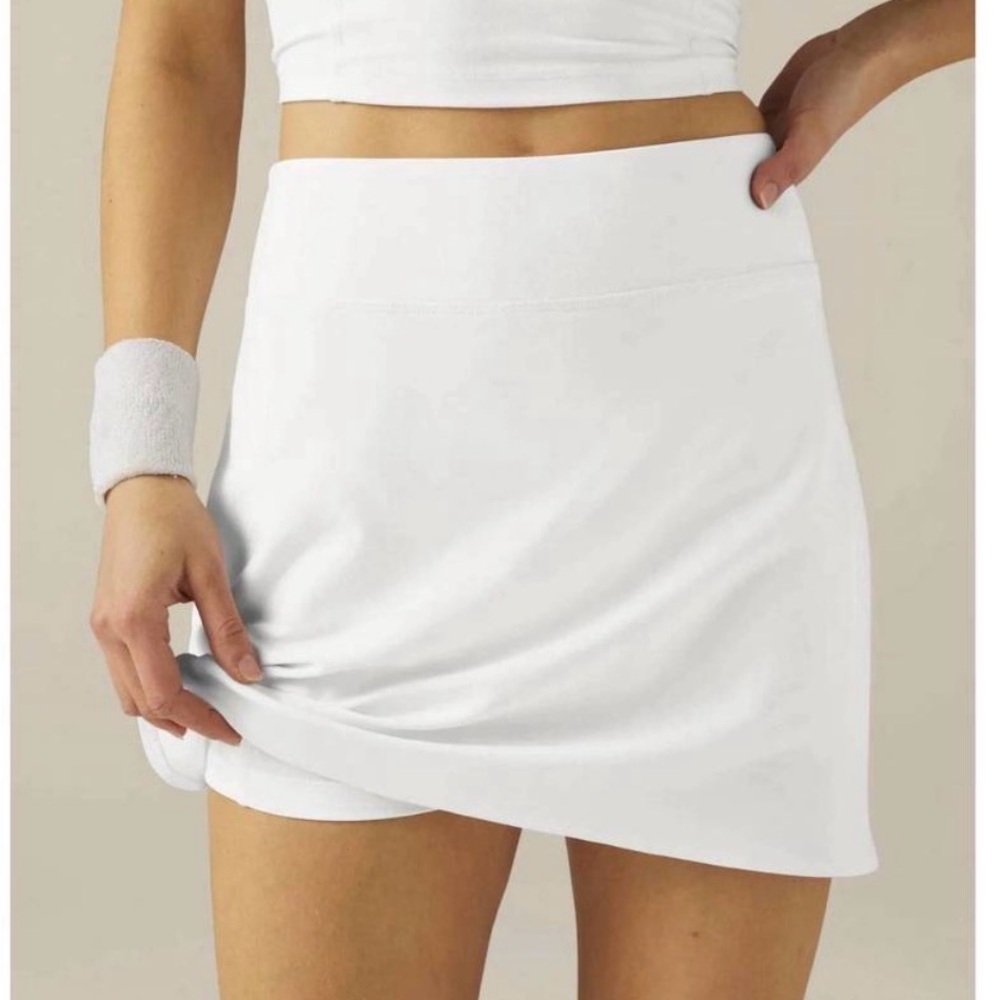 BEYOND YOGA spacedye movement skirt in cloud white 
Size M
